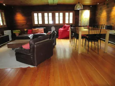 Ein Sitzbereich in der Unterkunft Chalet historique de haut standing