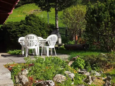 Ein Garten an der Unterkunft Chalet Iris