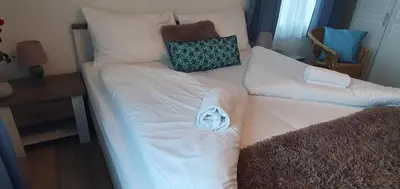 Ein Bett oder Betten in einem Zimmer der Unterkunft Hotel Rosengärtli