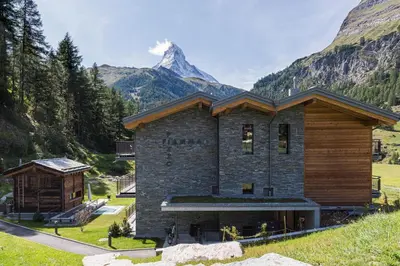 Ein allgemeiner Bergblick oder ein Berglick von des Chalets aus