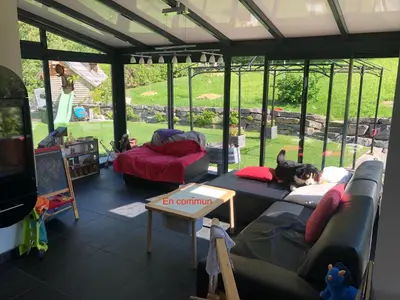 Ein Sitzbereich in der Unterkunft Logement chez l'habitant étage indépendant
