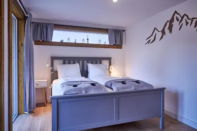 Ein Bett oder Betten in einem Zimmer der Unterkunft 2 Bedroom Mountain View Apartment Interlaken