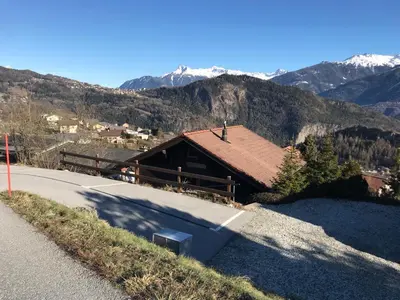 Ein allgemeiner Bergblick oder ein Berglick von des Chalets aus