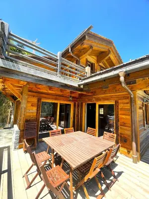 Ein Balkon oder eine Terrasse in der Unterkunft Chalet Ourson Brun by Mrs Miggins