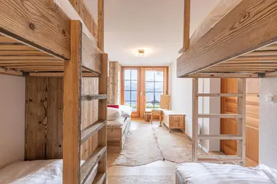 Ein Bett oder Betten in einem Zimmer der Unterkunft Narnia SKI IN & SKI OUT chalet 14 pers