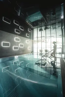 Der Swimmingpool an oder in der Nähe von Zermatt Budget Rooms