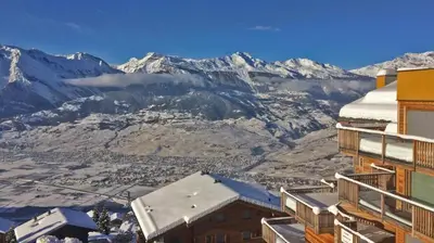 Ein allgemeiner Bergblick oder ein Berglick von der Ferienwohnung aus