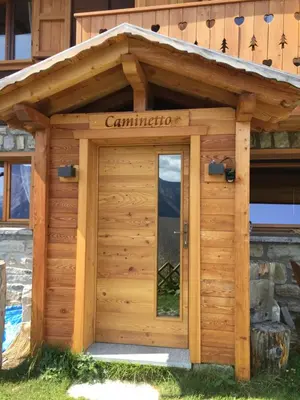 Das Gebäude in dem sich das Chalet befindet