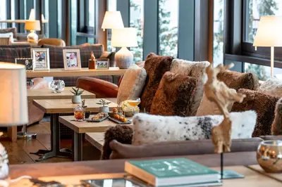 Ein Sitzbereich in der Unterkunft Crans Ambassador