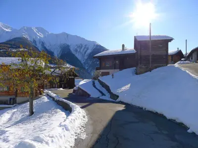 Ein allgemeiner Bergblick oder ein Berglick von des Ferienhauses aus