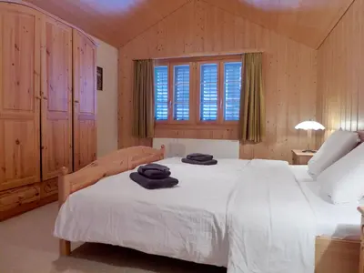 Ein Bett oder Betten in einem Zimmer der Unterkunft Apartment Chalet Burgfeld by Interhome