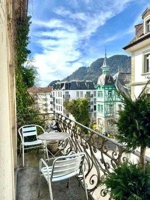 Ein allgemeiner Bergblick oder ein Berglick von des Hotels aus