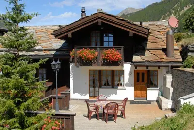 Ein allgemeiner Bergblick oder ein Berglick von der Ferienwohnung aus