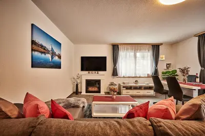 TV/Unterhaltungsangebot in der Unterkunft Apartment Breithorn - Charming home - free parking & Wifi