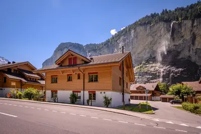 Ein allgemeiner Bergblick oder ein Berglick von der Ferienwohnung aus