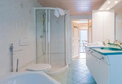 Ein Badezimmer in der Unterkunft Chalet Hunnenfluh