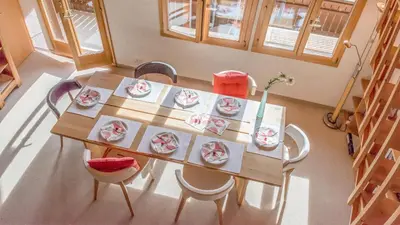 Ein Sitzbereich in der Unterkunft Chalet Millennium