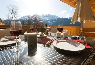 Ein allgemeiner Bergblick oder ein Berglick von der Ferienwohnung aus