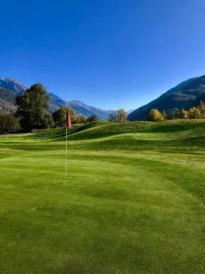 Ein allgemeiner Bergblick oder ein Berglick von des Resorts aus