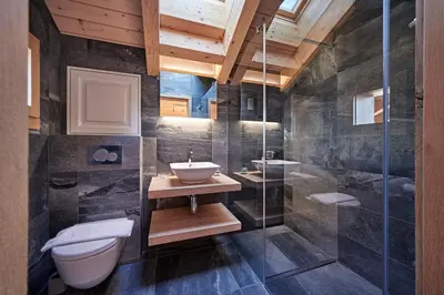 Ein Badezimmer in der Unterkunft Chalet Bärgsunna Penthouse