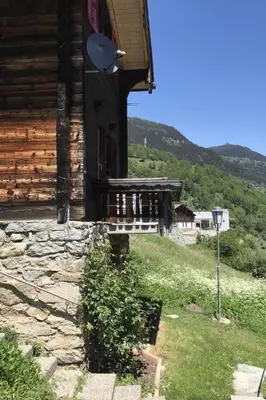 Ein allgemeiner Bergblick oder ein Berglick von der Ferienwohnung aus