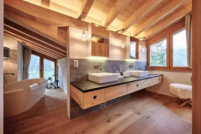 Ein Bett oder Betten in einem Zimmer der Unterkunft The Grindelwald Penthouse - GRINDELHOMES