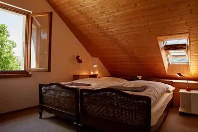 Ein Bett oder Betten in einem Zimmer der Unterkunft Wild Valley Secluded Apartment 3
