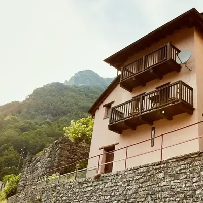 Wild Valley Tiny Escape