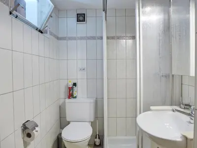 Ein Badezimmer in der Unterkunft Holiday Home Chalet Esther by Interhome