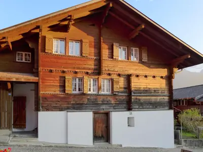 Das Gebäude in dem sich das Ferienhaus befindet