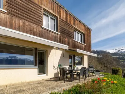 Ein allgemeiner Bergblick oder ein Berglick von des Chalets aus