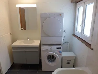 Ein Badezimmer in der Unterkunft Chalet Maison Le Fontany by Interhome