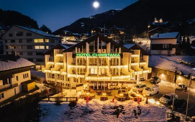 Ein allgemeiner Bergblick oder ein Berglick von des Hotels aus