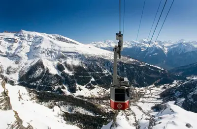 Ein allgemeiner Bergblick oder ein Berglick von der Ferienwohnung aus