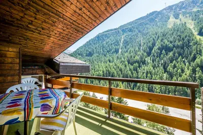Ein allgemeiner Bergblick oder ein Berglick von der Ferienwohnung aus