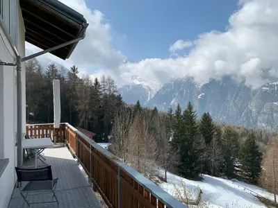 Ein allgemeiner Bergblick oder ein Berglick von der Ferienwohnung aus