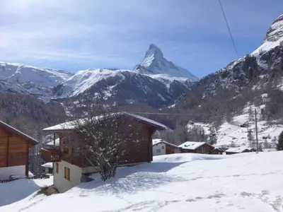 Ein allgemeiner Bergblick oder ein Berglick von der Ferienwohnung aus
