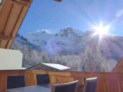 Ein allgemeiner Bergblick oder ein Berglick von der Ferienwohnung aus