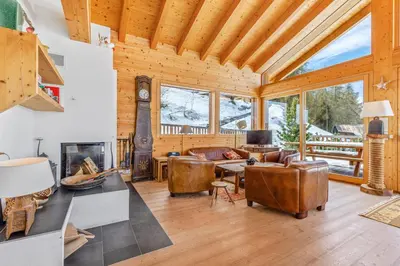 Ein Sitzbereich in der Unterkunft Chalet Magrappe, accès direct à la piste des Mayens de Veysonnaz
