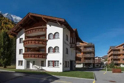 Ein allgemeiner Bergblick oder ein Berglick von der Ferienwohnung aus