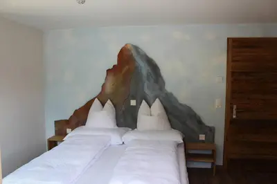 Ein Bett oder Betten in einem Zimmer der Unterkunft Matterhorn 2.5 Zimmerwohnung