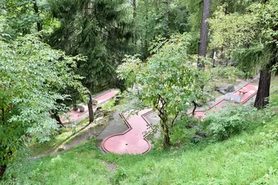 Ein Garten an der Unterkunft Sport Resort Fiesch, Garni Goneri