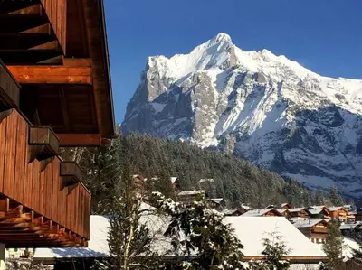Ein allgemeiner Bergblick oder ein Berglick von des Chalets aus