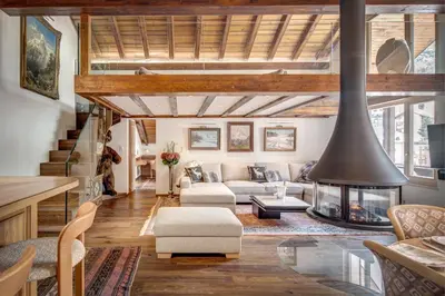 Ein Sitzbereich in der Unterkunft Penthouse Zen Zermatt, 100m from Ski Lift and Piste
