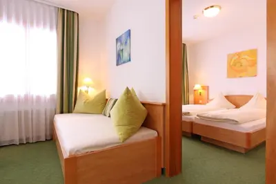 Ein Bett oder Betten in einem Zimmer der Unterkunft Bernerhof Swiss Quality Hotel