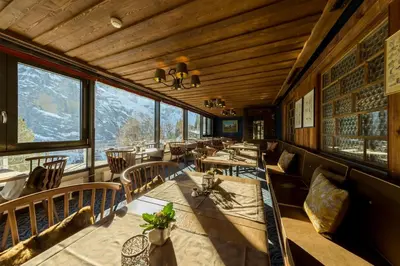 Ein allgemeiner Bergblick oder ein Berglick von des Hotels aus