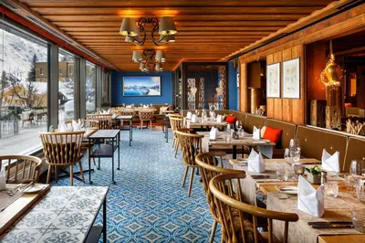 Ein Restaurant oder anderes Speiselokal in der Unterkunft Eiger Mürren Swiss Quality Hotel