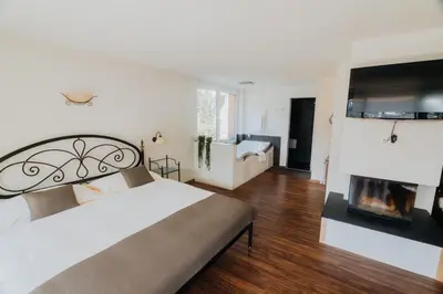 Ein Bett oder Betten in einem Zimmer der Unterkunft Wellnesshotel Schweizerhof