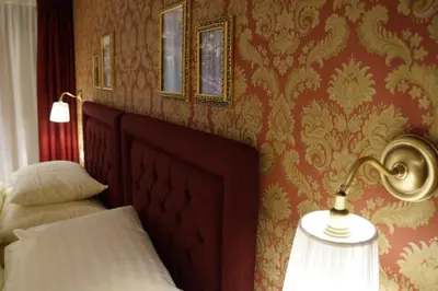 Ein Bett oder Betten in einem Zimmer der Unterkunft Hotel Walliserhof Zermatt