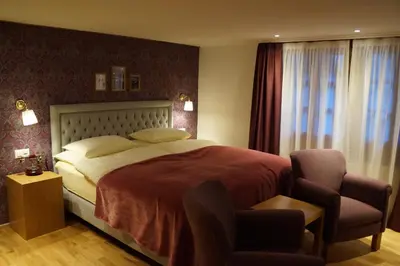 Ein Bett oder Betten in einem Zimmer der Unterkunft Hotel Walliserhof Zermatt